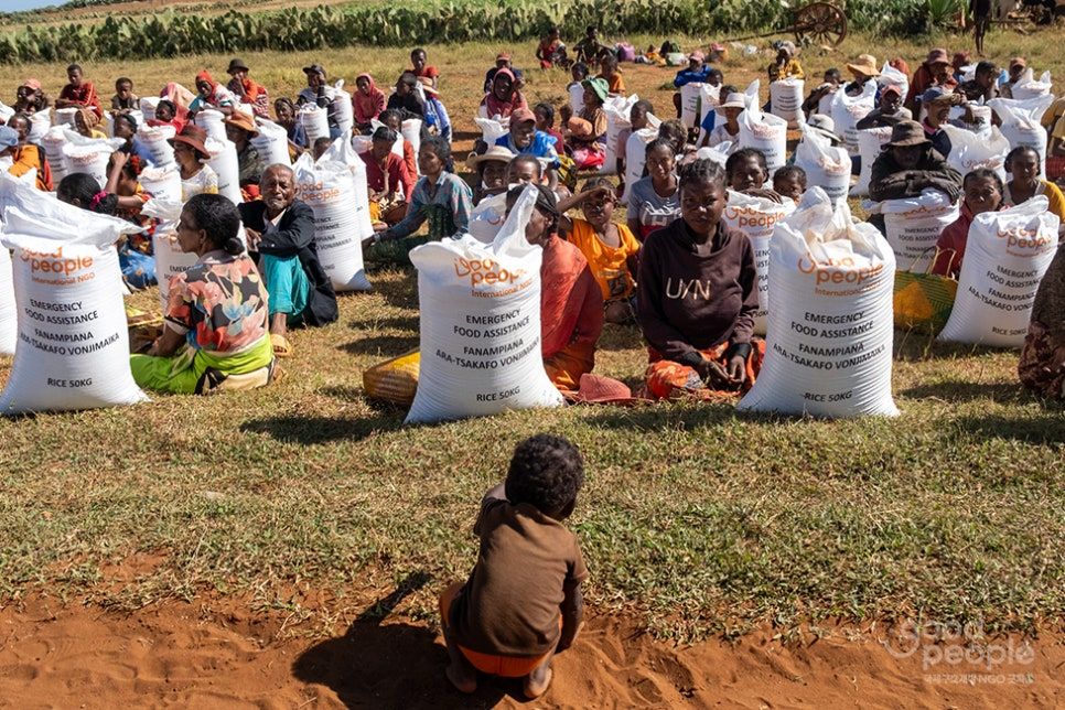 Emergency food distribution in Africa
